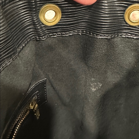 Huge price drop ⬇️ Louis Vuitton Noe Black & Red Bucket Bag - Picture 13 of 16